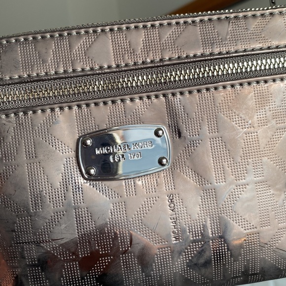 Micheal Kors jet set item large wristlet in nickel - Picture 3 of 3